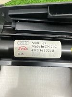 Audi / Q7 / Обшивка багажника со шторкой