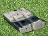 Volkswagen / Touareg / Кронштейн крыла