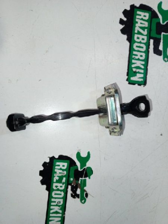 Mazda / 3 / Ограничитель двери