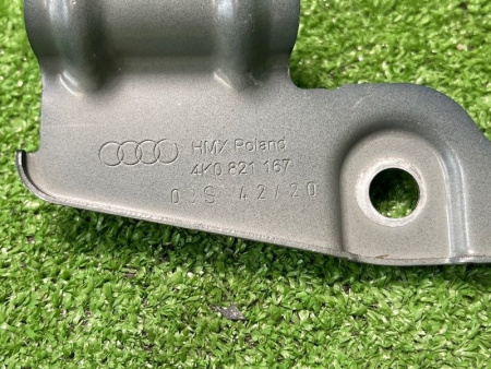 Audi / A6 / Кронштейн крыла