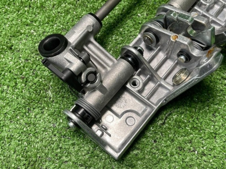 Mercedes-Benz / 300E / Замок подголовника