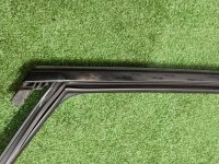 Audi / Q5 / Направляющая стекла двери