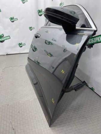 Audi / A6 / Дверь боковая