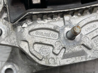 Audi / A4 / Кронштейн АКПП