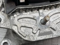 Audi / A4 / Кронштейн АКПП