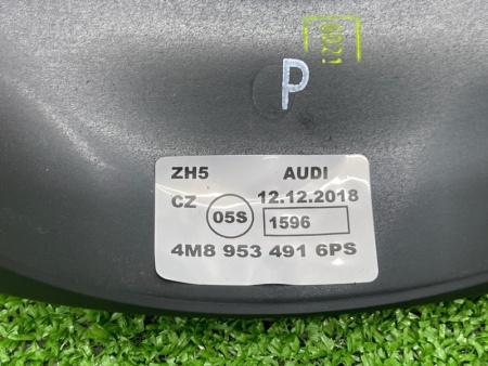 Audi / Q8 / Кожух рулевой колонки