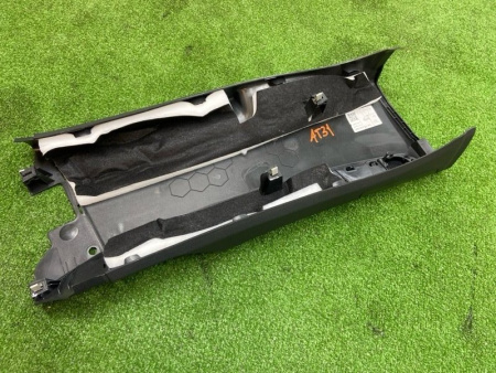 Audi / Q8 / Накладка стойки